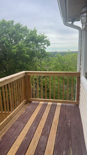 Property grounds - Beautiful 4 bedroom 3.5 bath Home 5 minutes from Down Town Austin. (Austin)