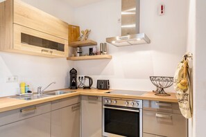 Refrigerador, horno, parrilla de estufa y lavavajillas 