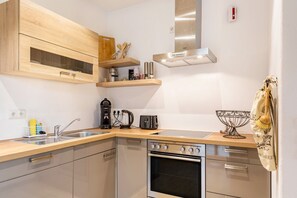 Refrigerador, horno, placa de cocina, lavavajillas