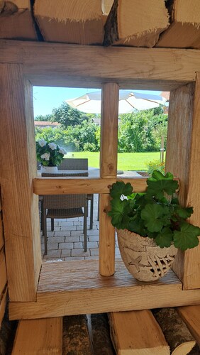 Ferienwohnung Dandlberg" mit Bergblick, privater Terrasse und Wi-Fi