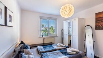 3 bedrooms, iron/ironing board, free WiFi, bed sheets