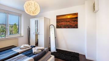 3 makuuhuonetta, silitysrauta/-lauta, ilmainen Wi-Fi, vuodevaatteet