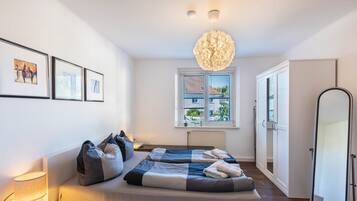 3 bedrooms, iron/ironing board, free WiFi, bed sheets