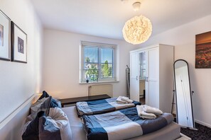 3 chambres, fer et planche à repasser, Wi-Fi gratuit, draps fournis