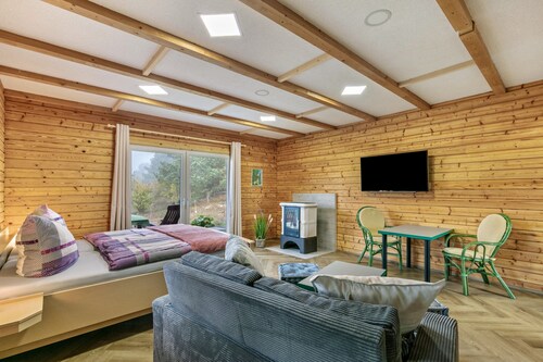 Ferienhaus 'Erdgeschoss' mit privater Terrasse, Garten und Wi-Fi