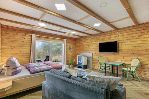 Ferienhaus 'Erdgeschoss' mit privater Terrasse, Garten und Wi-Fi