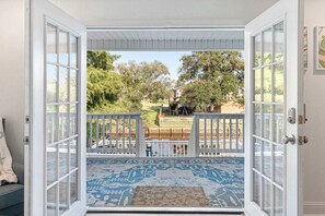 Interior - Mins to Casino & Beach~Waterfront~FirePit~GolfCart (Bay St. Louis)