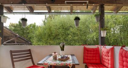 Apartment 'Im Grünen' with Terrace, Shared Garden and Wi-Fi