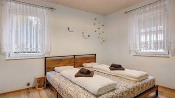 1 bedroom, iron/ironing board, free WiFi, bed sheets