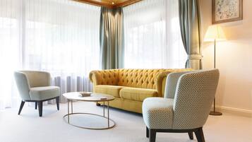 TV, DVD player, ping pong, stereo