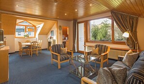 TV, DVD-spiller, bordtennis og stereoanlegg