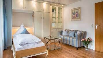 Iron/ironing board, free WiFi, bed sheets