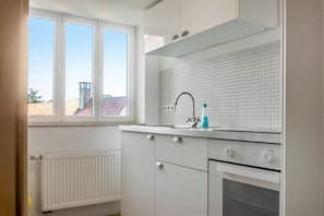 Fridge, microwave, oven, stovetop