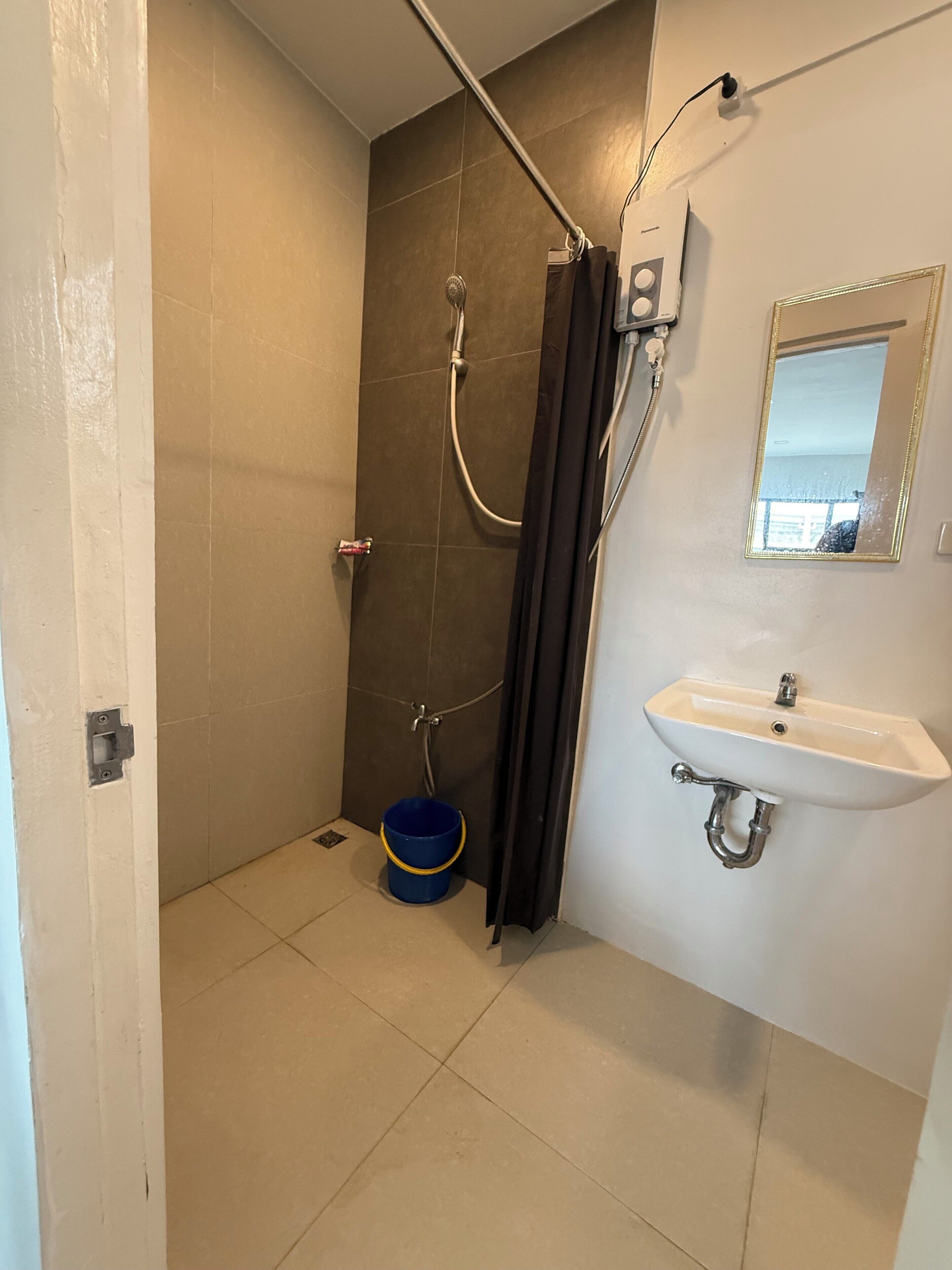 Bidet, Handtücher, Seife, Shampoo