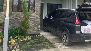A modern two-story house with a car parked in the driveway. - Peaceful Valencia Dream Home (Valencia)