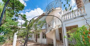 Villa, 6 soverom, røyk, balkong | Eksteriør