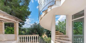 Villa, 6 soverom, røyk, balkong | Balkong