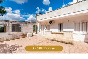 Vila, 6 quartos, para fumantes, sacada | Fachada