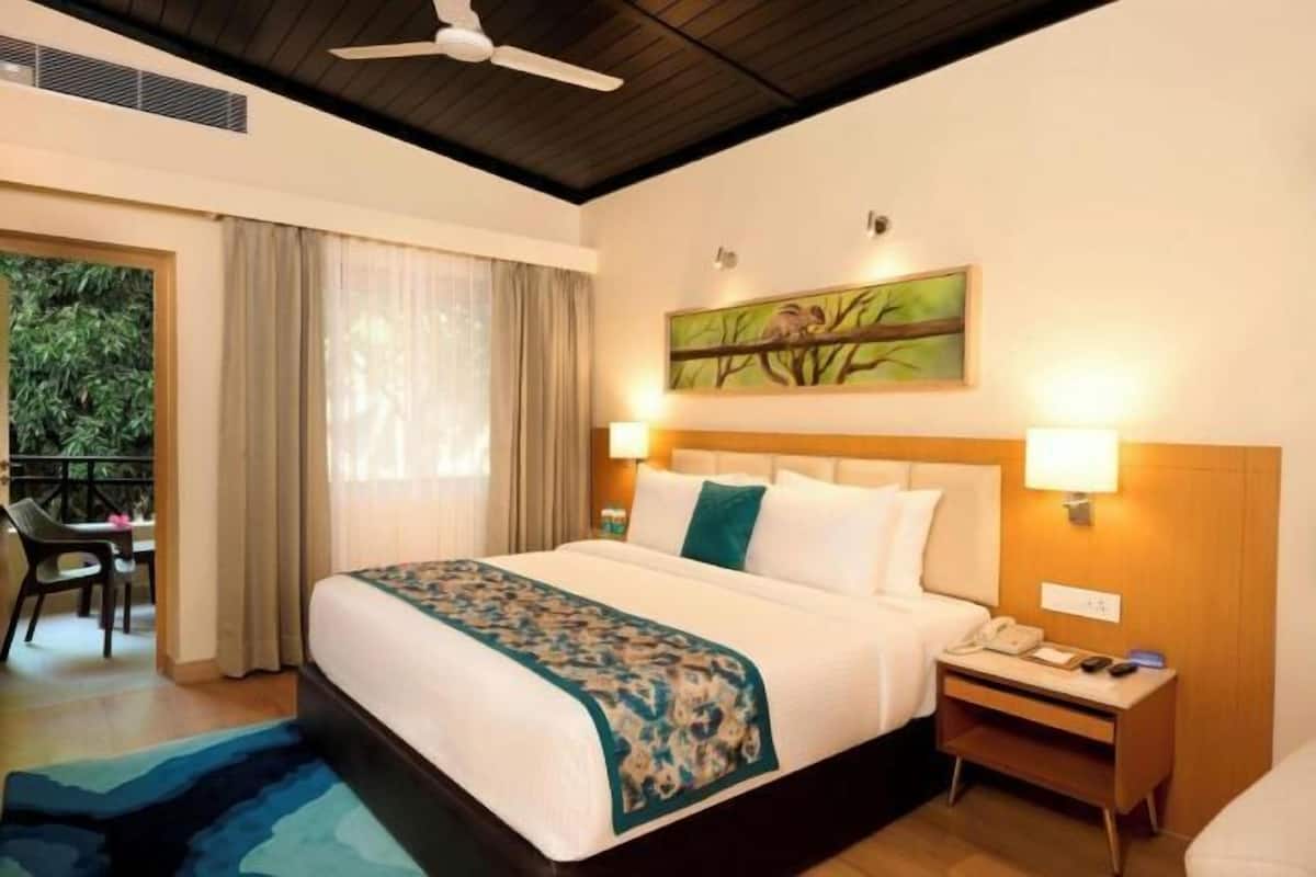 In-room safe, desk, laptop workspace, blackout drapes