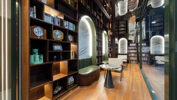 ฝ่ายต้อนรับ