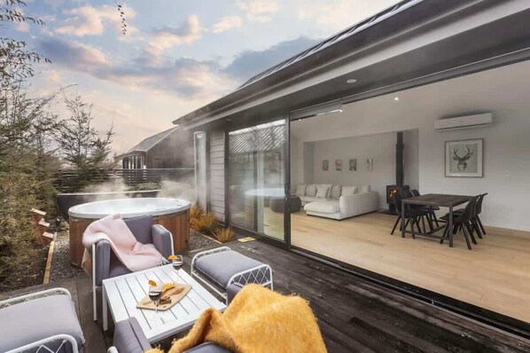 Outdoor dining - Hot Tub Hideaway Parera Lane (Jacks Point)