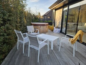 Outdoor dining - Hot Tub Hideaway Parera Lane (Jacks Point)