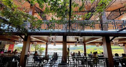 Nguyen Shack Retreat