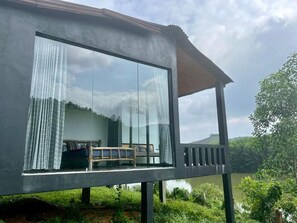 Comfort Bungalow, Hill View | In-room safe, desk, laptop workspace, free WiFi - Nguyen Shack Retreat (Bo Trach)