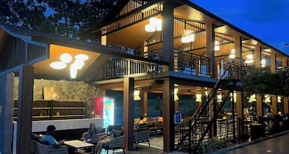 Nguyen Shack Retreat