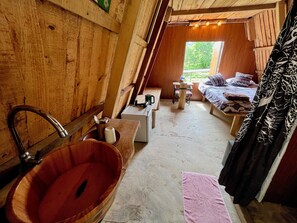 Basic Cabin, Hill View | In-room safe, desk, laptop workspace, free WiFi - Nguyen Shack Retreat (Bo Trach)