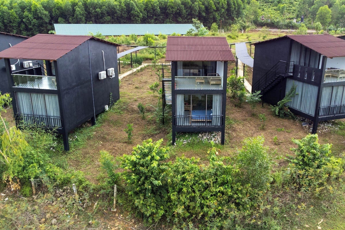Bungalow familiare, vista collina | 1 camera, una cassaforte in camera, una scrivania, postazione laptop