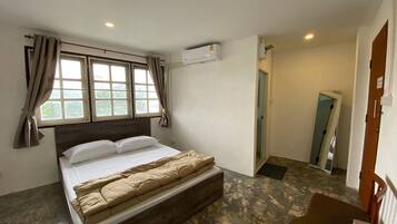 Laptop workspace, free WiFi