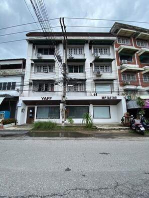 Front of property - cumpun hostel (Chiang Mai)