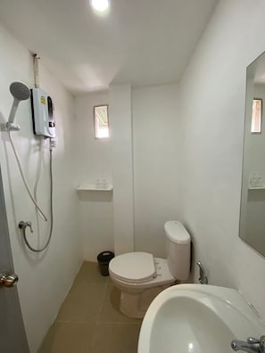 Bathroom - cumpun hostel (Chiang Mai)