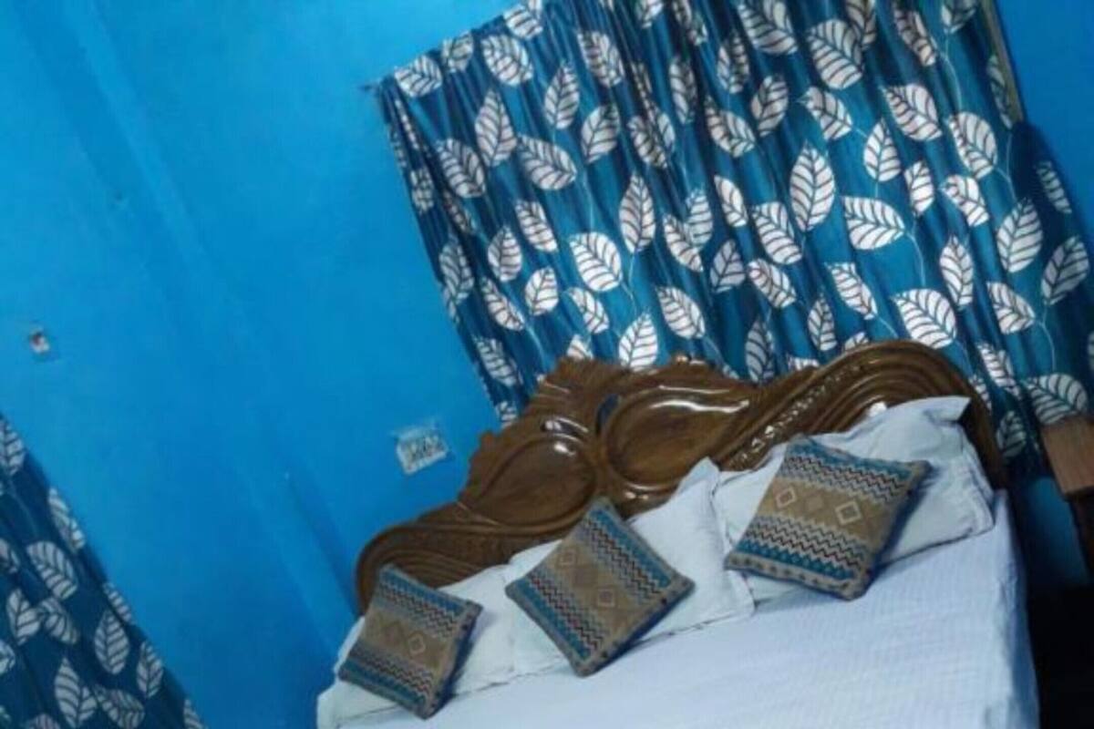 Soundproofing, free WiFi, bed sheets
