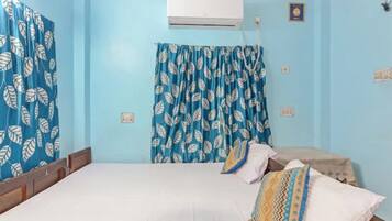 Deluxe Double Room, Multiple Bedrooms, City View | Soundproofing, free WiFi, bed sheets