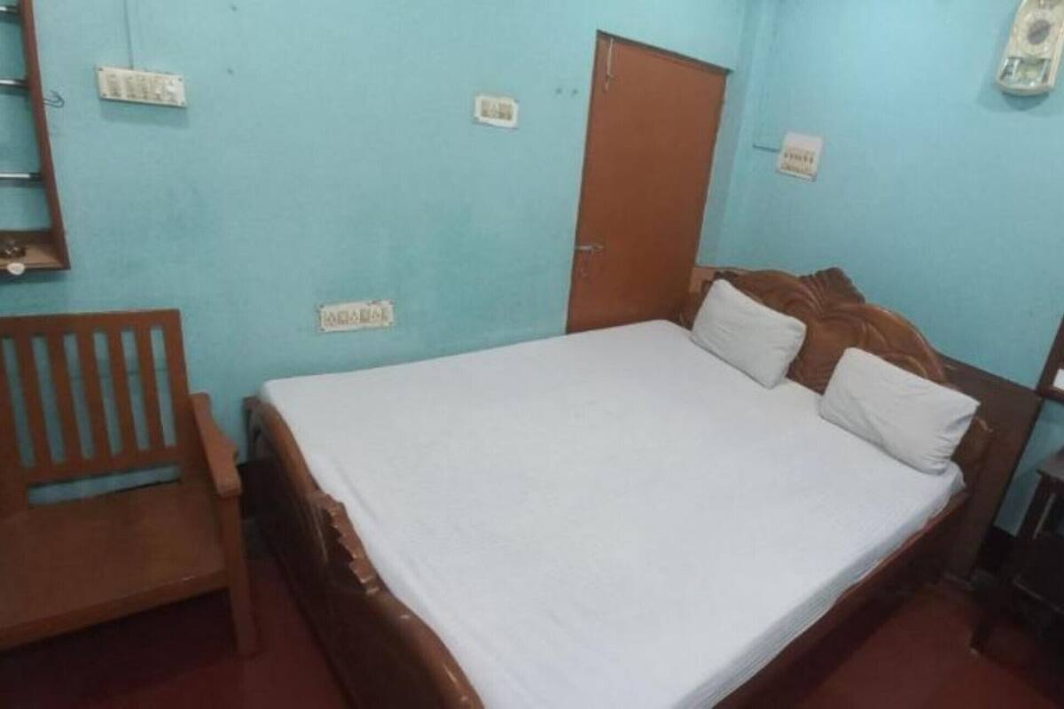 Soundproofing, free WiFi, bed sheets