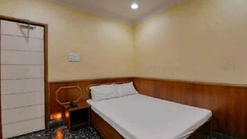 Deluxe Double Room, City View | Soundproofing, free WiFi, bed sheets