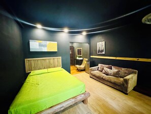 1 bedroom, desk, free WiFi, bed sheets