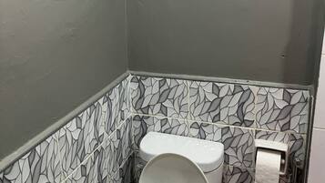 Asciugamani, sapone, carta igienica