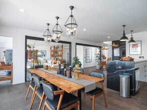 Apartamento de lujo, 2 habitaciones | Zona de estar