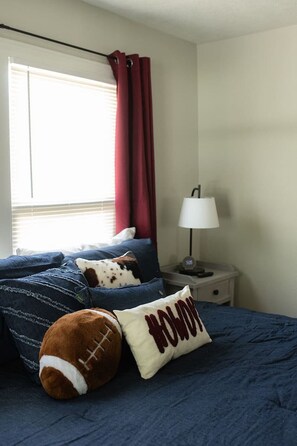 2 bedrooms, iron/ironing board, free WiFi, bed sheets