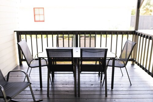 7 Minute Walk to Kyle Field - Charming Cottage