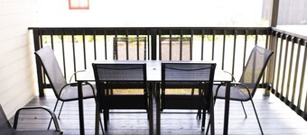 7 Minute Walk to Kyle Field - Charming Cottage