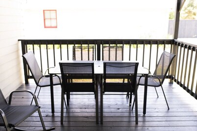 7 Minute Walk to Kyle Field - Charming Cottage