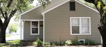 7 Minute Walk to Kyle Field - Charming Cottage