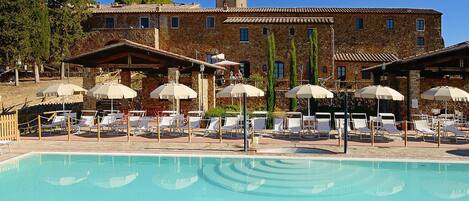 Comfort Apartment, 3 Bedrooms | Pool | Outdoor pool