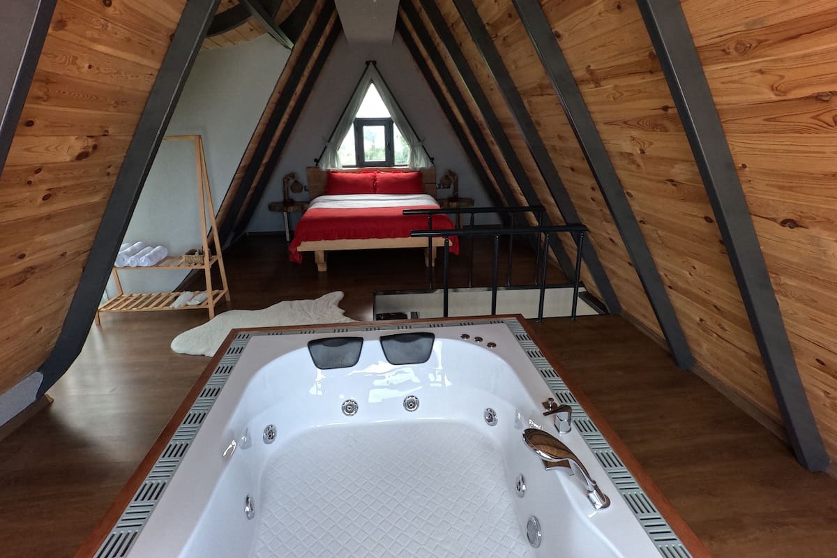 Deluxe-Vierbettzimmer, Meerblick | Kostenloses WLAN