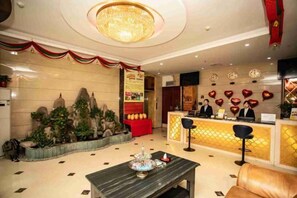 Unclassified image, 2 of 18, button - Royal Hotel (Zhongmu)