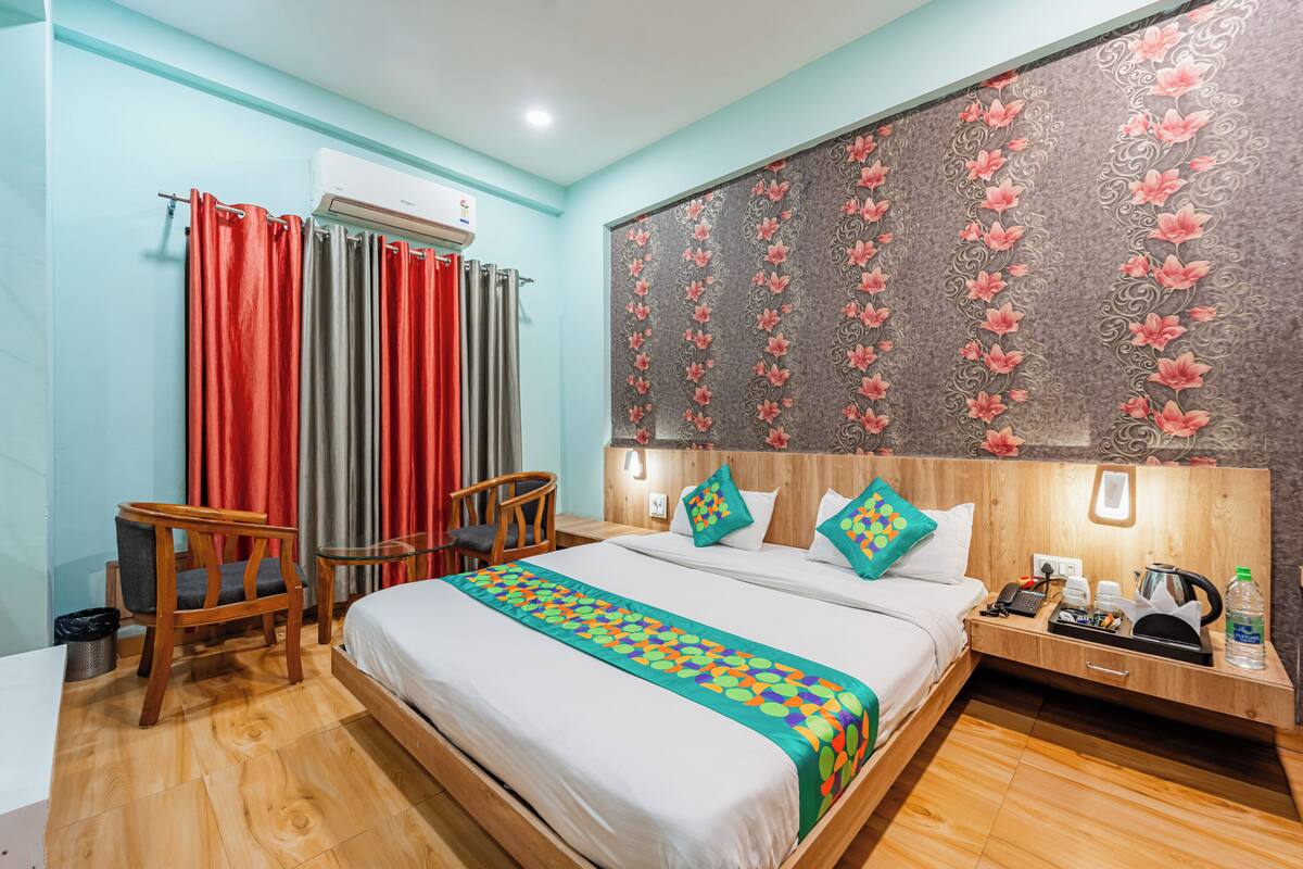 Standard Room | Desk, blackout drapes, iron/ironing board, bed sheets